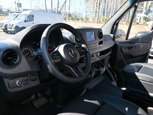 Used 2023 Mercedes-Benz Sprinter 4500 image 6