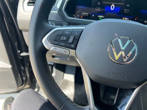Used 2022 Volkswagen Tiguan SE FWD image 19