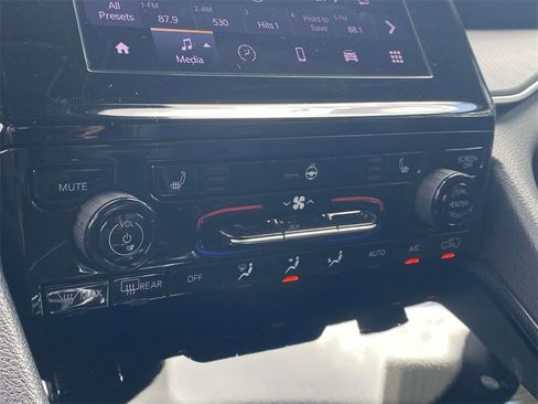 New 2025 Jeep Grand Cherokee Altitude image 45