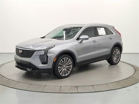 Used 2024 Cadillac XT4 Premium Luxury image 3