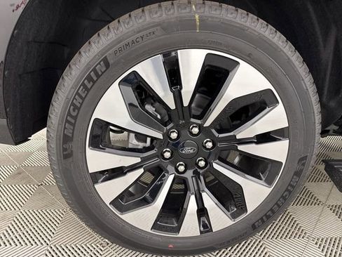 New 2025 Ford Expedition Max Platinum w/ Driver's Package image 33