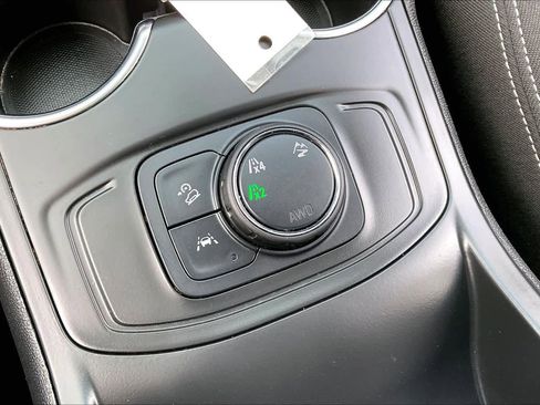 Used 2024 GMC Terrain SLE image 32