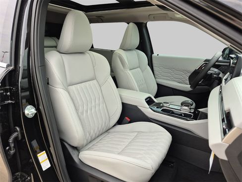 New 2025 Mitsubishi Outlander SEL image 25