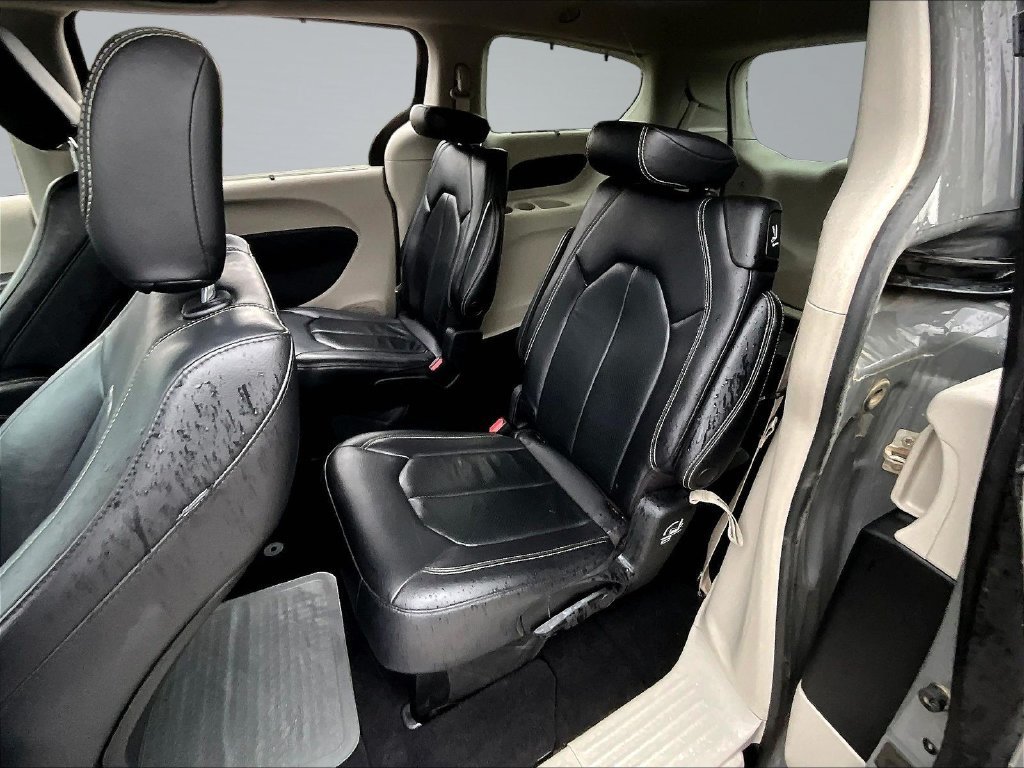 Used 2022 Chrysler Pacifica Touring-L FWD image 24