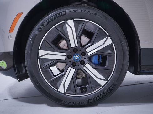 Used 2023 BMW iX xDrive50 w/ Sport Package image 2