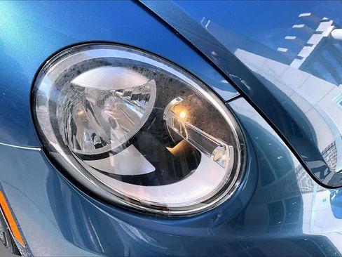 Used 2019 Volkswagen Beetle 2.0T SE FWD image 25
