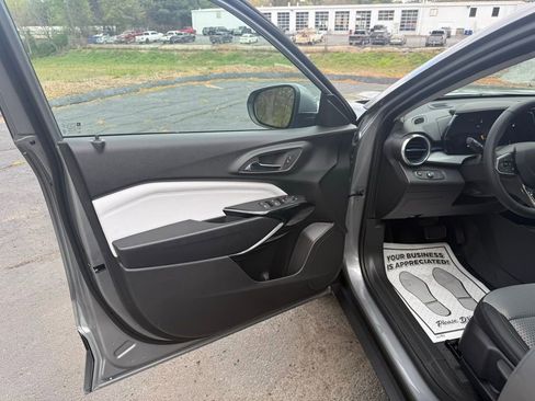 New 2026 Chevrolet Trax LT image 6