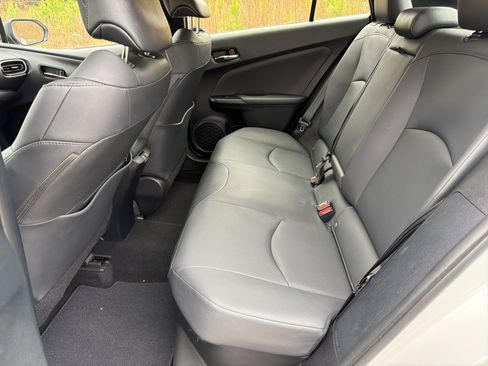 Used 2021 Toyota Prius LE image 21