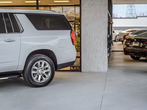 Used 2023 Chevrolet Suburban Premier image 57