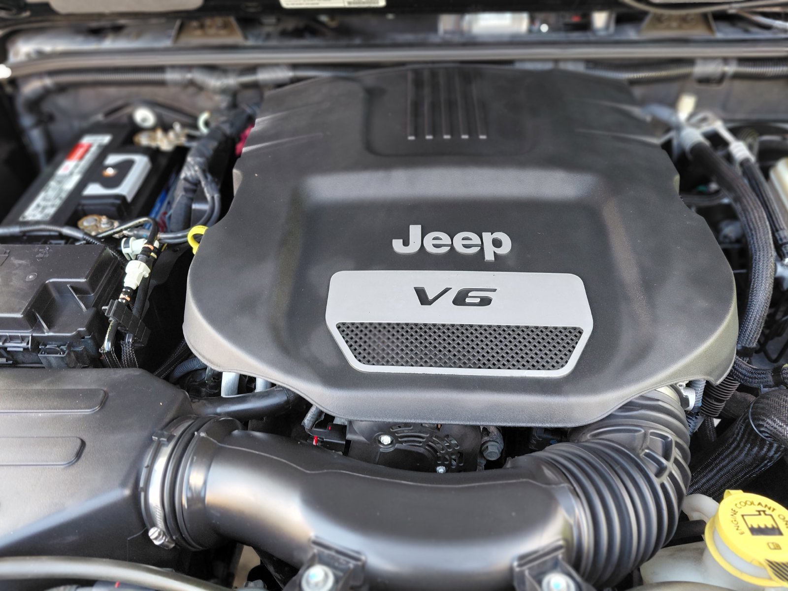 Used 2015 Jeep Wrangler Unlimited Sahara w/ Dual Top Group AWD/4WD image 22