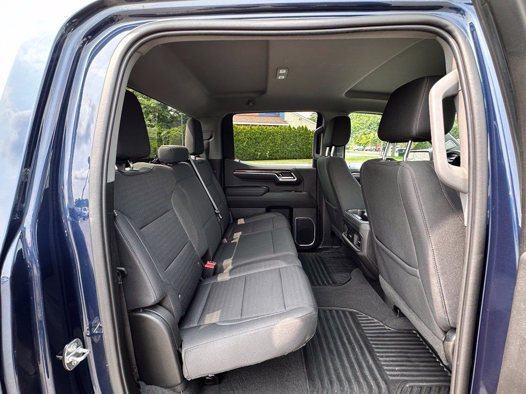 Used 2022 Chevrolet Silverado 1500 RST AWD/4WD image 17