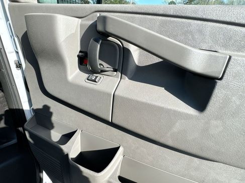 New 2026 Chevrolet Express 2500 Work Van image 30