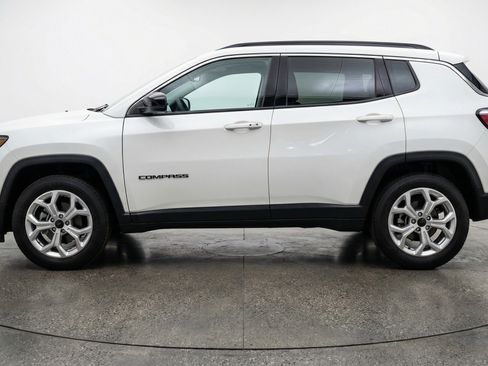 Used 2025 Jeep Compass Latitude image 5