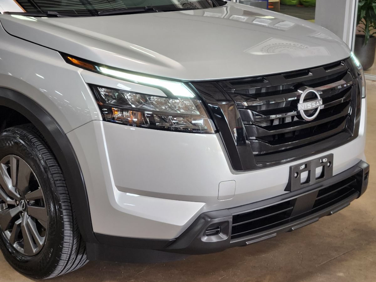 Used 2025 Nissan Pathfinder SV w/ Black Appearance Package FWD image 12