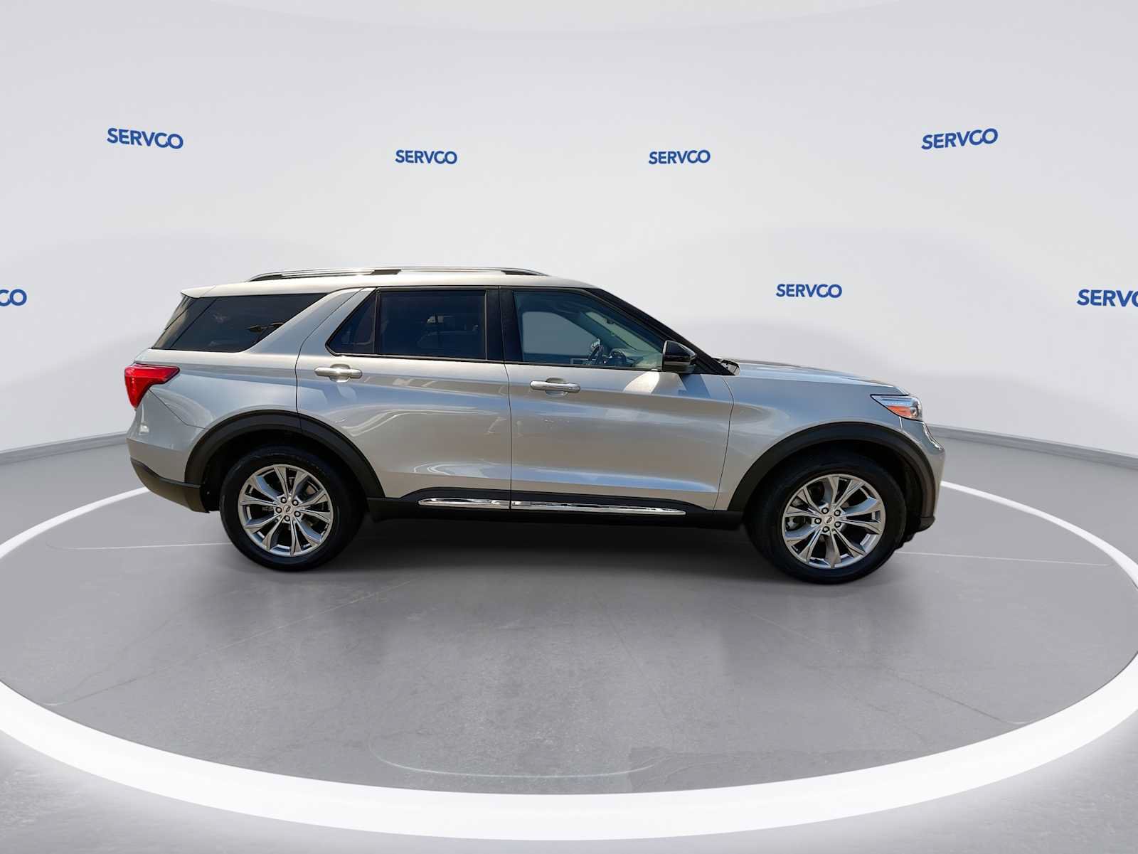 Used 2022 Ford Explorer Limited w/ Equipment Group 301A RWD image 9