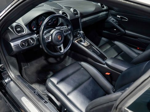 Used 2017 Porsche 718 Cayman image 2