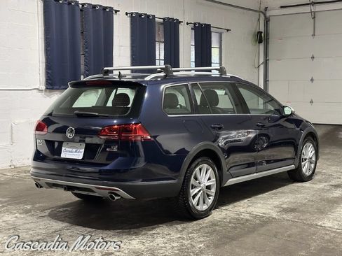 Used 2017 Volkswagen Golf Alltrack AWD/4WD image 6