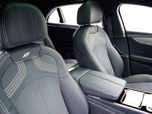 Used 2023 Bentley Flying Spur V8 image 36