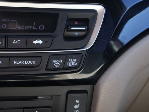 Used 2018 Honda Pilot Touring image 32