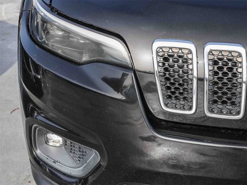 Used 2019 Jeep Cherokee Latitude w/ Popular Appearance Group image 9