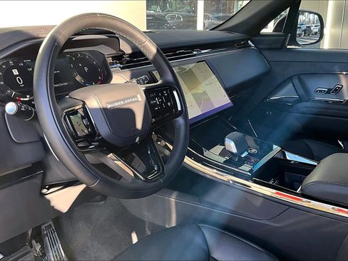 Used 2025 Land Rover Range Rover Sport Dynamic SE image 14