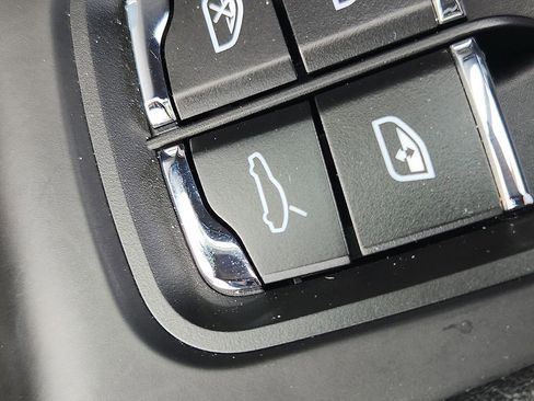 Certified 2025 Porsche Macan image 25