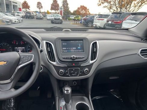 Used 2018 Chevrolet Equinox LS image 16