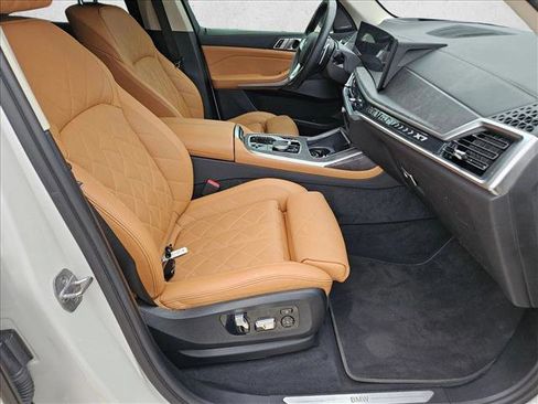 Used 2023 BMW X7 xDrive40i w/ Premium Package image 22