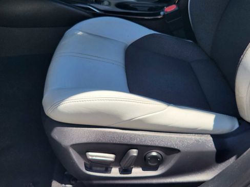 Used 2019 Toyota Corolla XSE FWD image 24