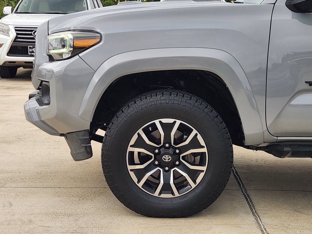 Used 2021 Toyota Tacoma TRD Sport w/ Technology Package RWD image 9