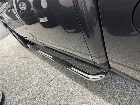 Used 2019 RAM 1500 Classic SLT w/ Luxury Group image 17