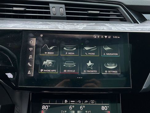 Used 2022 Audi e-tron Premium Plus w/ Premium Plus Package image 20