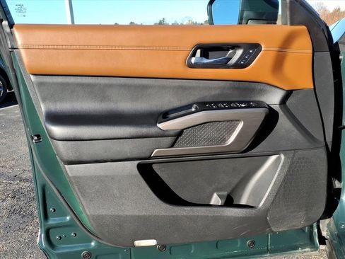 Used 2022 Nissan Pathfinder Platinum w/ Cargo Package image 17