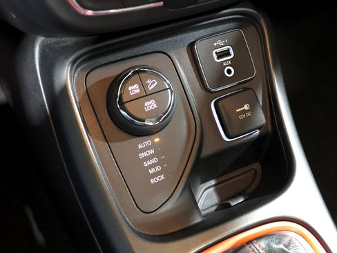Used 2020 Jeep Compass Trailhawk w/ Cold Weather Group AWD/4WD image 51