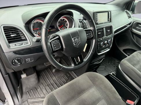 Used 2018 Dodge Grand Caravan SE FWD image 14