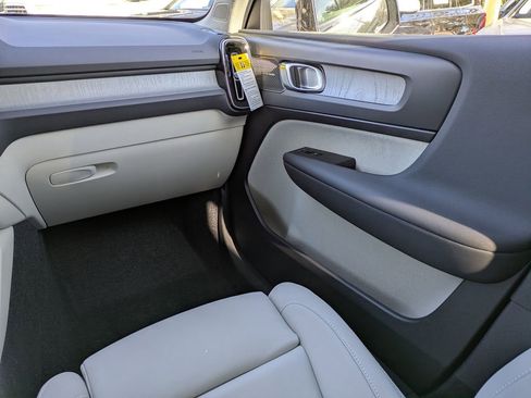 New 2026 Volvo XC40 B5 Ultra w/ Protection Package Premier image 21