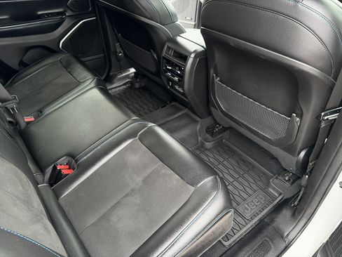 Used 2022 Jeep Grand Cherokee Trailhawk AWD/4WD image 27