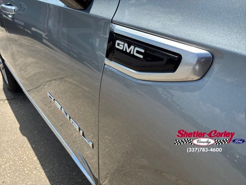 Used 2024 GMC Yukon Denali w/ Denali Reserve Package RWD image 3