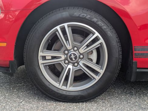 Used 2010 Ford Mustang Convertible RWD image 10