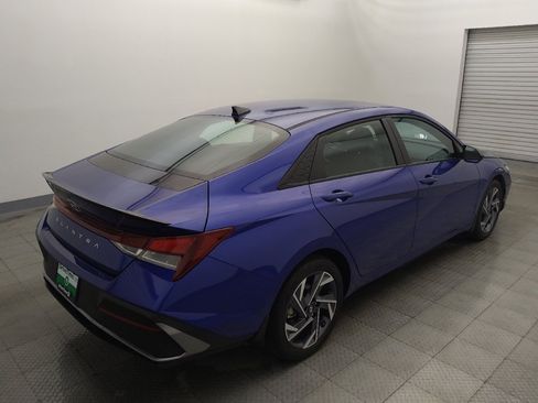 Used 2025 Hyundai Elantra Sport FWD image 9