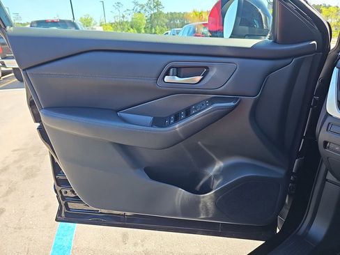 Used 2025 Nissan Rogue SV w/ SV Premium Package FWD image 31
