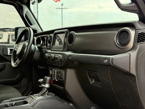 Used 2023 Jeep Gladiator Sport image 13