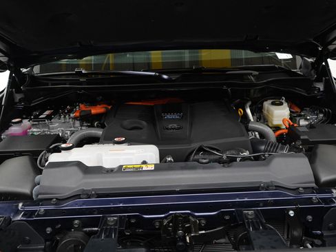 Used 2025 Toyota Sequoia Limited w/ Tow Technology Package AWD/4WD image 31