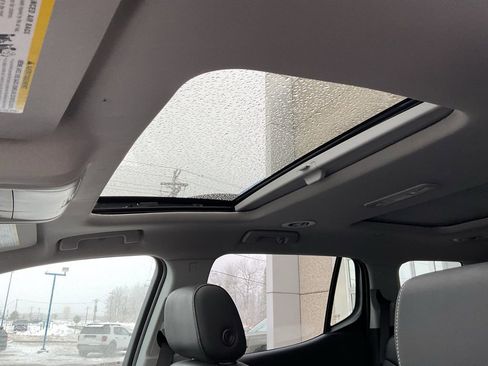 Used 2023 GMC Acadia SLT w/ Preferred Package image 12