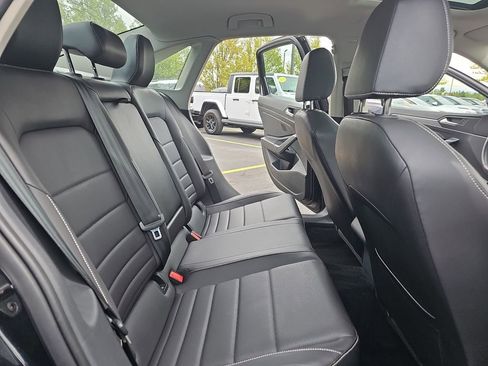 Used 2024 Volkswagen Jetta SE FWD image 11
