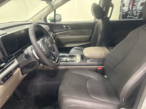 New 2026 Kia Carnival EX image 9