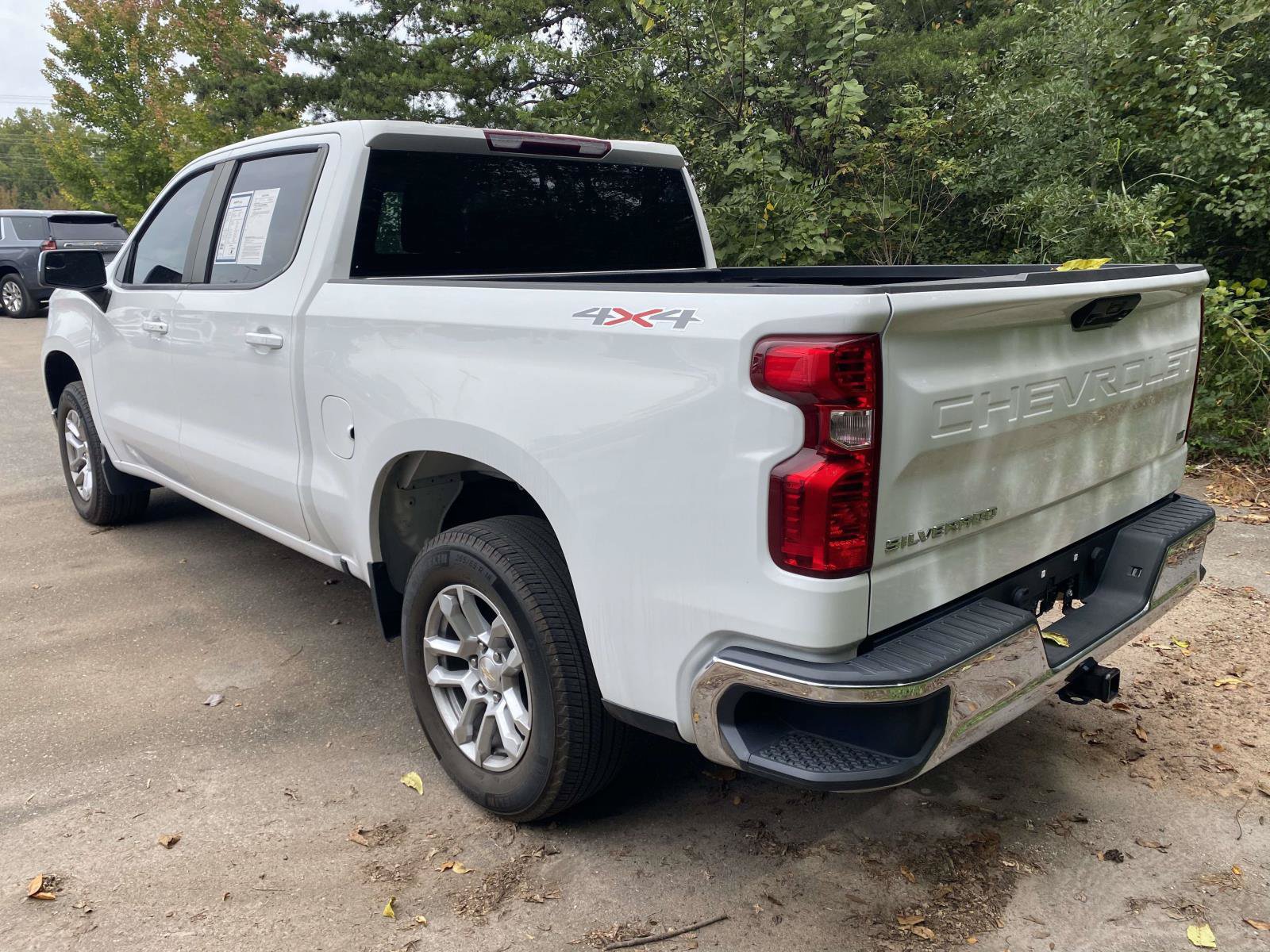 Used 2024 Chevrolet Silverado 1500 LT AWD/4WD image 5
