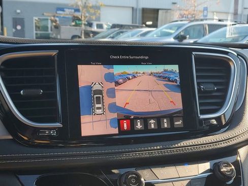 New 2026 Chrysler Pacifica Limited w/ Uconnect Theater Family Group image 29