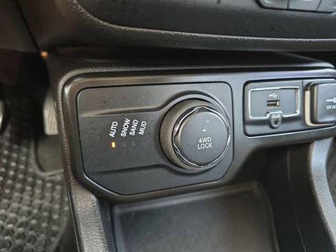 Used 2023 Jeep Renegade Altitude AWD/4WD image 30