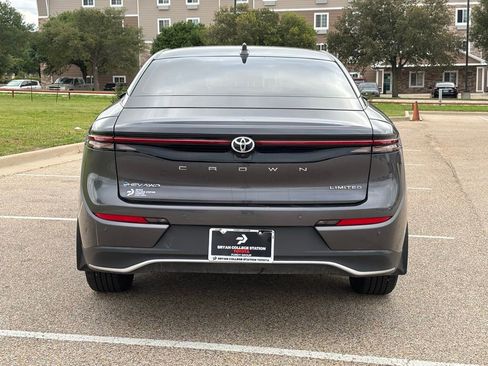 Used 2024 Toyota Crown Limited image 6